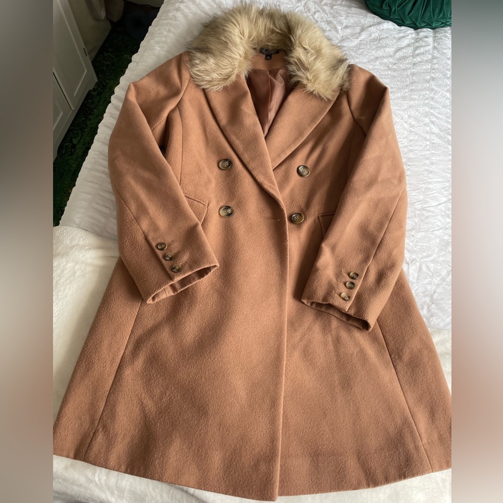 TOPSHOP Size US 6 camel-colored coat with removable fur collar